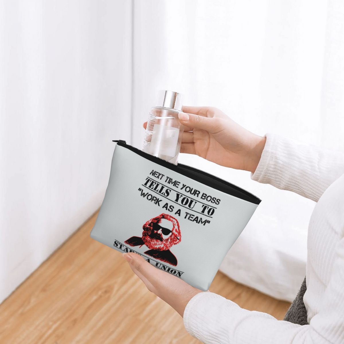 Karl Marx Makeup Bag for Women - Women'S Karl Bags 评论和价格